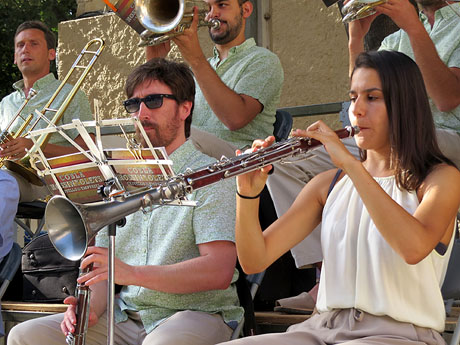 Festival Undàrius 2018. Sardanes a la plaça de Sant Feliu amb la cobla Rossinyolets de Castelló d'Empúries