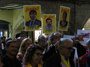 Concentració a la plaça del Vi per la llibertat dels presos polítics, amb Cims per la Llibertat