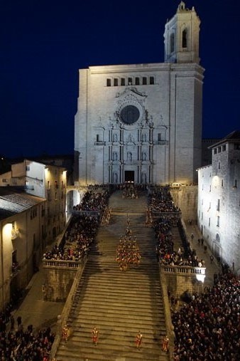 Sortida dels Manaies de Girona de la Catedral. Processó del Santa Enterrament 2019