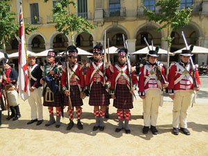 XII Festa Reviu els Setges Napoleònics de Girona. Presentació a la plaça de la Independència