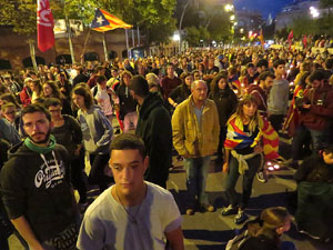 Seguda amb espelmes davant la subdelegació del Govern espanyol a Girona