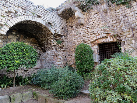 Detall de les fortificacions de la Torre Gironella