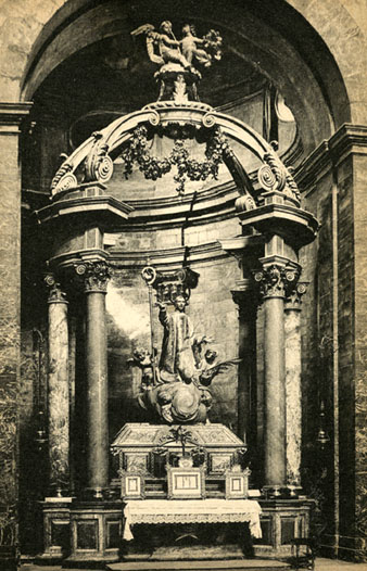 Detall del baldaquí i de laltar del sepulcre de Sant Narcís. 1906