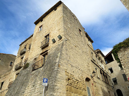 Porta i torre Rufina a la plaça de Sant Domènec