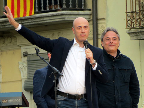 El meteoròleg Tomàs i el regidor de Cultura de l'Ajuntament de Girona, Carles Riba, a l'inici del concert