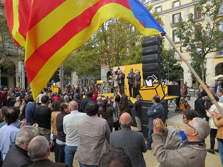 Crida a la participació per al 9N a la plaça de la Independència