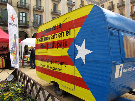 Estelània, Fira independentista a la plaça de la Independència de Girona