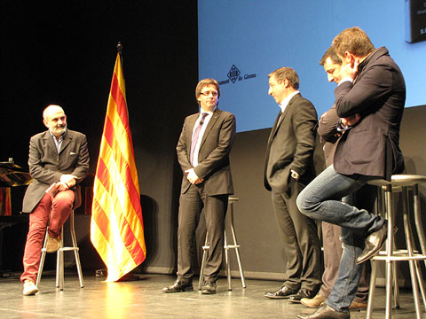 Josep Maria Fonalleras, l'alcalde de Girona, Carles Puigdemont i els germans Roca durant l'acte
