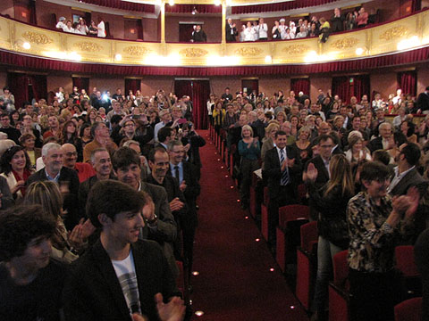 El Teatre Municipal aplaudeix els germans Roca