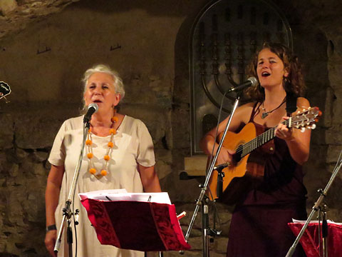 Un moment del concert al Pati dels Rabins amb Rosa Zaragoza i Rusó Sala