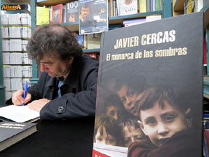 Signatura de llibres de Javier Cercas a la llibreria Geli de Girona