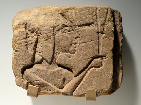 Relleu amb la representació d'una princesa del faraó Akhenaton. Gres. Dinastia XVIII, regnat d'Amenhotep IV / Akhenaton, Ca. 1352-1336 aC. Tell el-Amarna