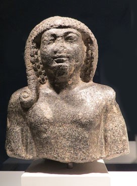 Estàtua d'un príncep. Granit. Dinastia XIX, regnats de Ramesses II a Merenptah, Ca. 1279-1203 aC