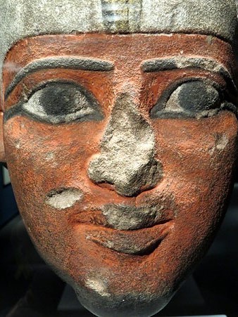 Cap del faraó Mentuhotep II. Gres. Dinastia XI, regnat de Mentuhotep II, Ca. 2055-2004 aC. Temple de Mentuhotep II, Deir el-Bahari, Tebes
