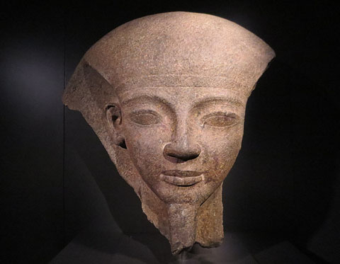 Fragment de la tapa del sarcòfag del faraó Ramesses VI. Dinastia XX, regnat de Ramesses VI, Ca. 1143-1136 aC. Tomba de Ramesses VI, Vall dels Reis, Tebes