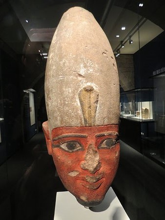 Cap del faraó Mentuhotep II. Gres. Dinastia XI, Ca. 2055-2004 aC. Temple de Mentuhotep II, Deir el-Bahari, Tebes