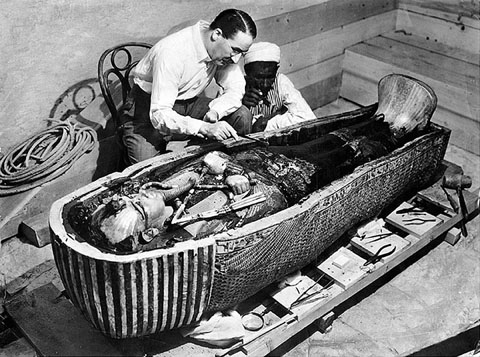 Howard Carter a la tomba de Tutankamon, faraó de l'Imperi nou, a la KV62