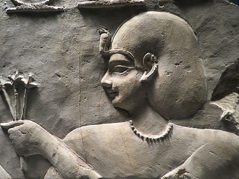 Relleu del temple del faraó Ptolomeu I. Pedra calcària. Dinastia Ptolemaica, regnat de Ptolomeu I, Ca. 305-282 aC. Temple d'Hator, Kom Abu Billo