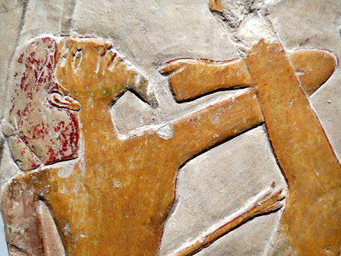 Fragment de relleu d'una escena de batalla. Pedra calcària. Dinastia XI, regnat de Mentuhotep II, Ca. 2055-2004 aC. Temple de Mentuhotep II, Deir el-Bahari, Tebes