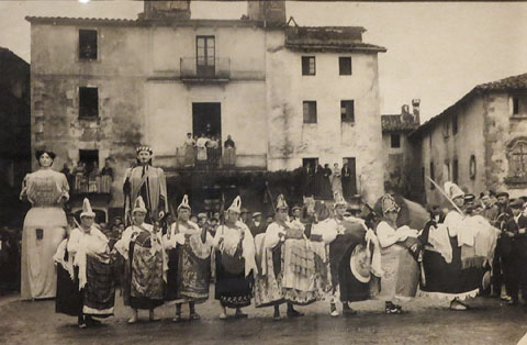 Gegants, cavallins i la mulassa. Sant Feliu de Pallerols. 1910-1940
