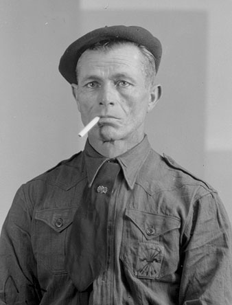 Eleuterio Garcia amb uniforme de la Falange. 1939