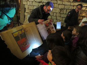 Presentació del conte 'Els enigmes del Beatusaure i la Bruixa de la Catedral'  al soterrani de la Catedral de Girona