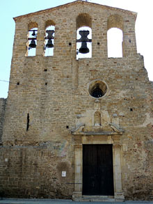 Façana de l'església de Sant Pere d'Ullastret