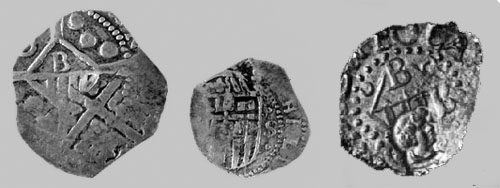 Monedes anomenades Menuts, encunyades a Banyoles per privilegi de Felip III del 1599. La de la dreta està contrasegellada amb un cap de frare