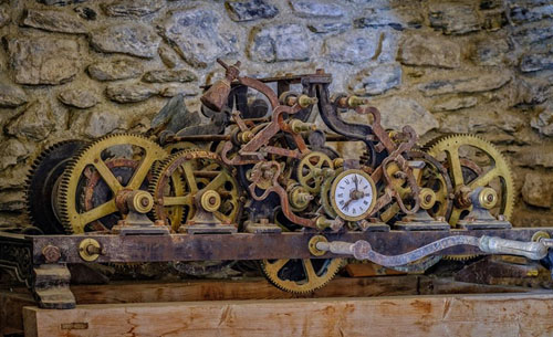 Rellotge a l'interior de la capella de la Mare de Déu de l’Esperança