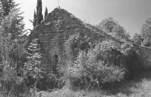 Façana posterior de l'església de Sant Miquel de Cavallera. 1942