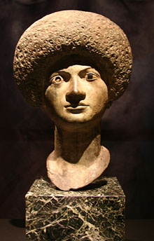 Dama Flàvia. Bronze. Període: alt imperi romà, 79-96 dC