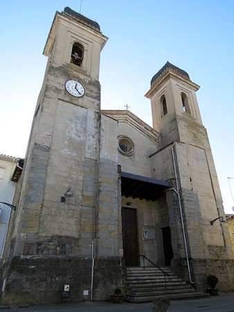 Façana de l'església parroquial de Sant Pere. Neoclàssica. Segle XVIII