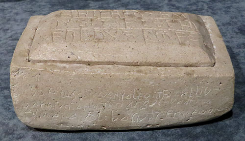 Lipsanoteca amb inscripció amb caràcters visigòtics de Santa Maria de Lladó