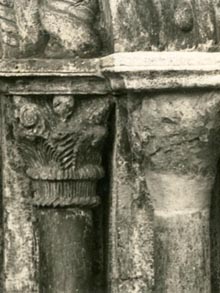 Capitells de la portalada de l'església romànica de Sant Esteve de Llanars. 1908-1954