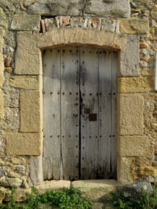 Porta de l'església de Sant Esteve. Palau Sardiaca. Segle X
