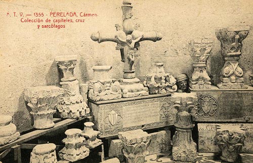 Convent del Carme. Capitells, creus i sarcòfags. 1900-1925