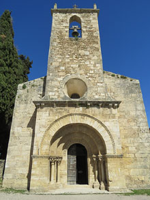 Façana de l'església de Santa Maria de Porqueres