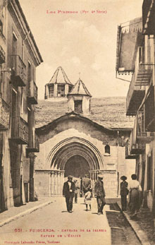 Entrada de l'església de Santa Maria. 1900-1930