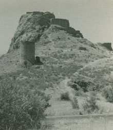 Vista del castell de Quermançó, Vilajuïga