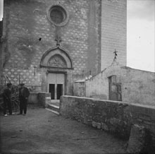 Façana de l'església i cementiri, 1922