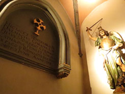 Tomba de Dalmau Ciurana a la capella de Sant Miquel