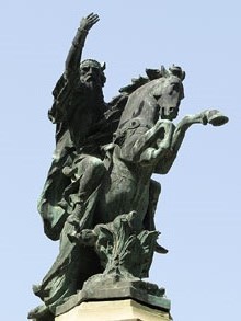 Estàtua del comte Arnau a la plaça de Josep Anselm Clavé