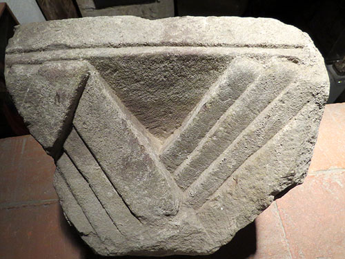 Àbc. Fragment. Pedra. Segle XII