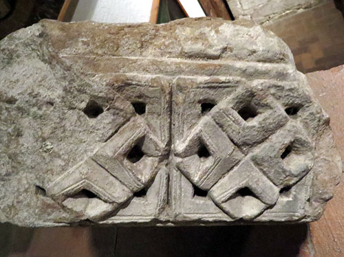 Cornisa. Fragment. Pedra. Segle XII