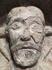 Timpà de l'església de Sant Pol. Segle XII. Detall del cap de Crist. Original del Museu de Sant Joan de les Abadesses