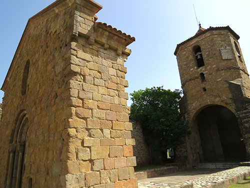 Restes de l'església de Sant Pol a Sant Joan de les Abadesses. Segle XII
