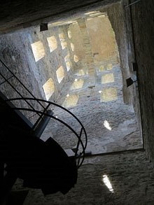 Interior del campanar de Sant Pere de Rodes