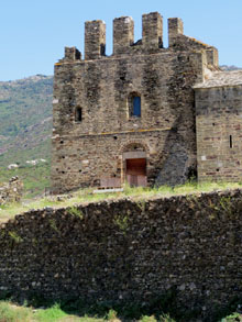 Façana del monestir de Sant Quirze de Colera