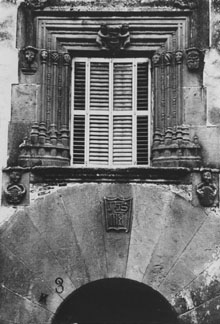 Detall d'una finestra de la casa de Can Cuc. 1918
