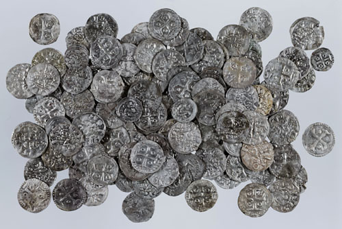 Tresor del segle XII trobat al Santuari de la Mare de Déu del Coll, el 1895. Constava de més de 17.000 monedes (16.500 diners i uns 130 òbols), que es van dispersar. El MNAC en conserva 143 diners i 18 òbols